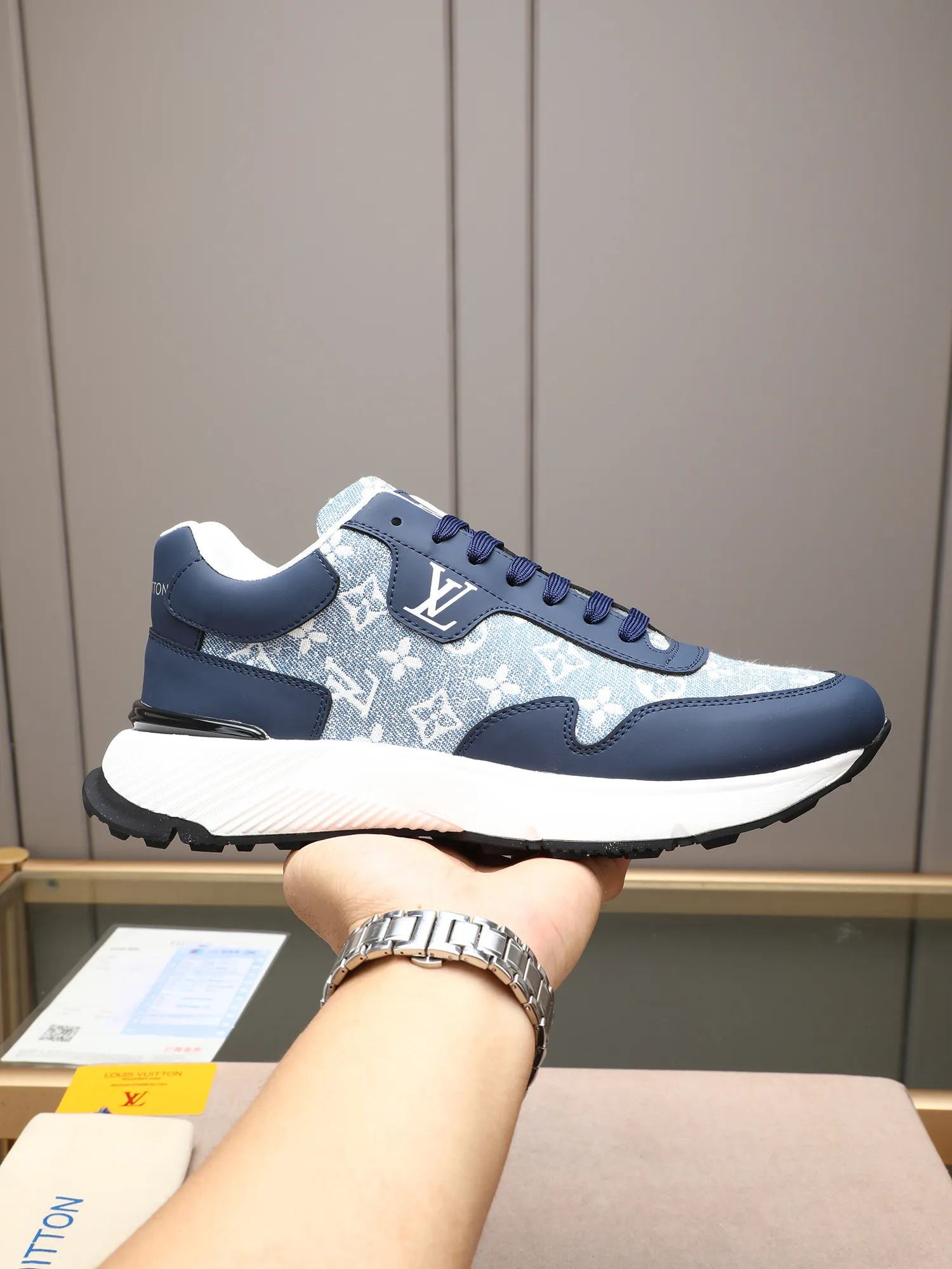 Men's shoes 💰460 Brand: LOUIS VUITTON Louis Vuitton LV Size: 38 39 40 41 42 43 44 (45 customized) Fabric: original cowhide cowhide 🔸Inside of: mesh 🔺Sole: counter foam outsole
